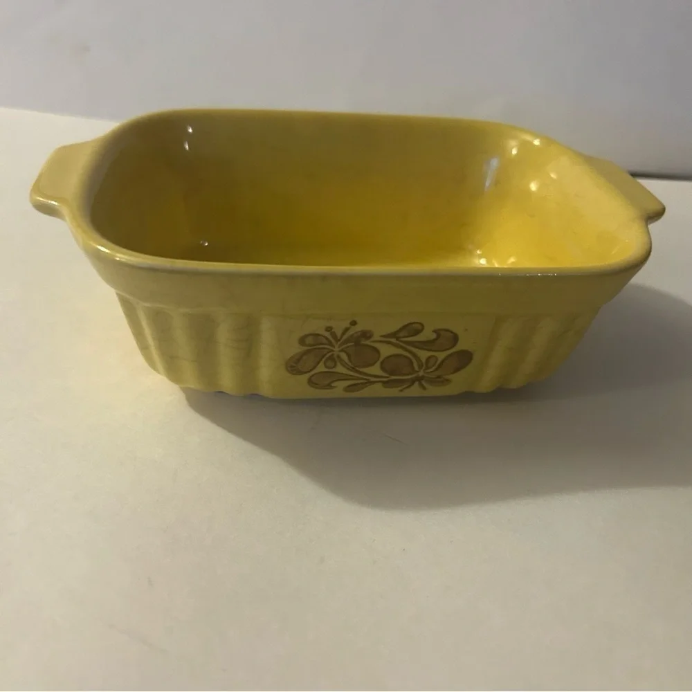 Vintage Pfaltzgraff Yellow dish circa 1983, 16 oz size